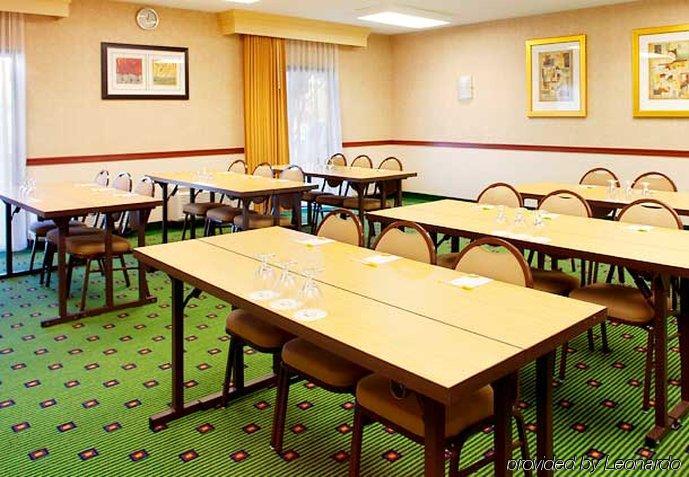 Courtyard Монтгомери Экстерьер фото